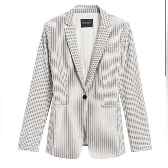 Banana Republic Jackets & Blazers - Banana Republic Long and Lean blazer, bi-stretch